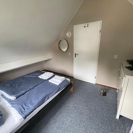 Freistehendes Ferienhaus Am See Naehe Roermond Heel Bagian luar foto
