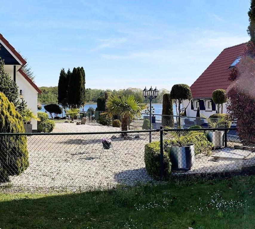 Freistehendes Ferienhaus Am See Naehe Roermond Heel Bagian luar foto