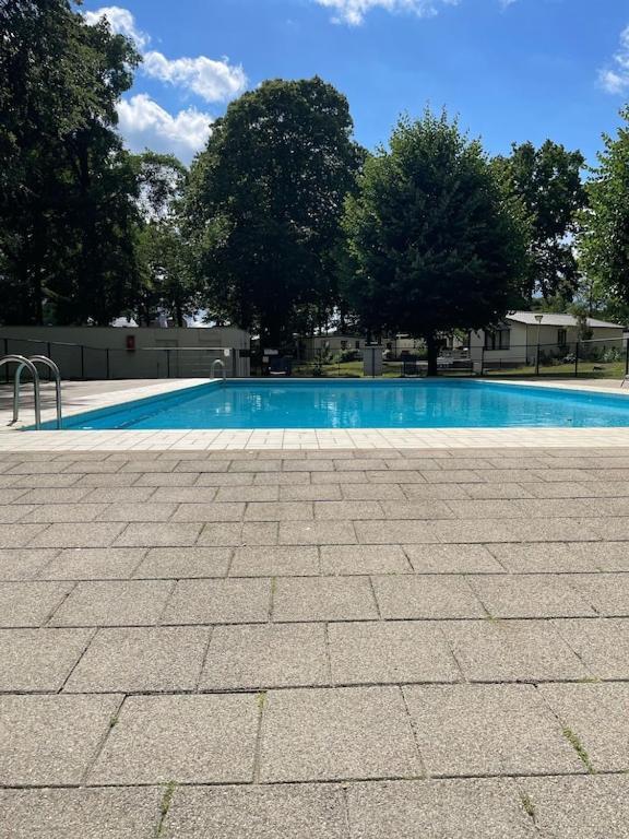 Freistehendes Ferienhaus Am See Naehe Roermond Heel Bagian luar foto