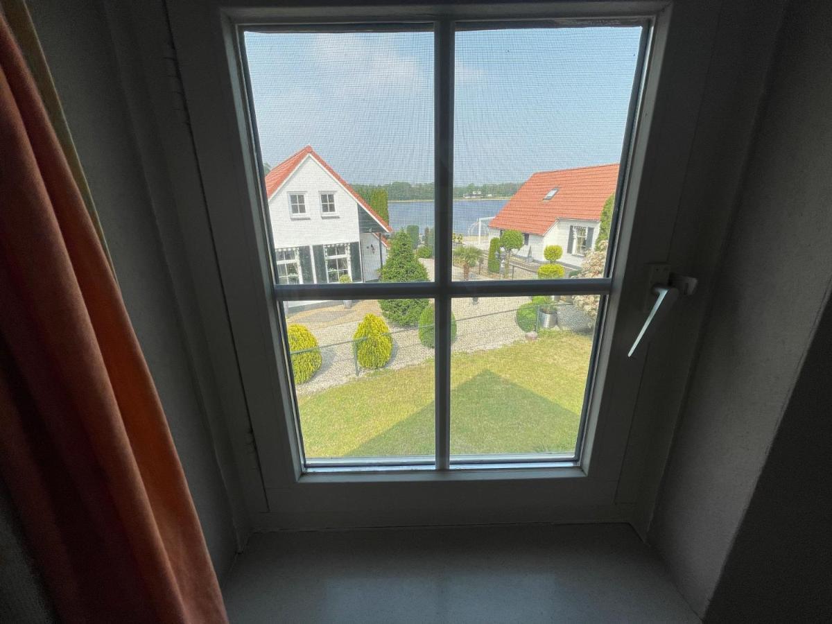 Freistehendes Ferienhaus Am See Naehe Roermond Heel Bagian luar foto