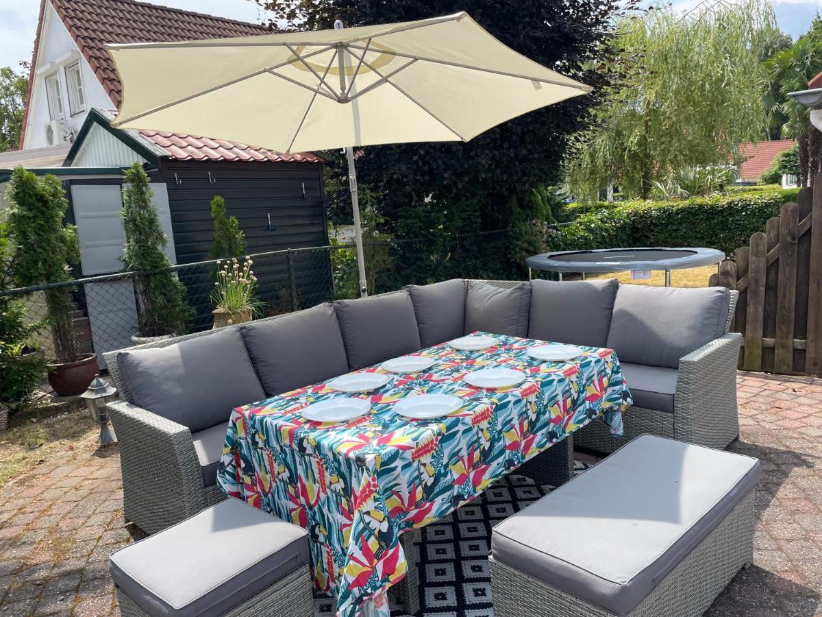 Freistehendes Ferienhaus Am See Naehe Roermond Heel Bagian luar foto