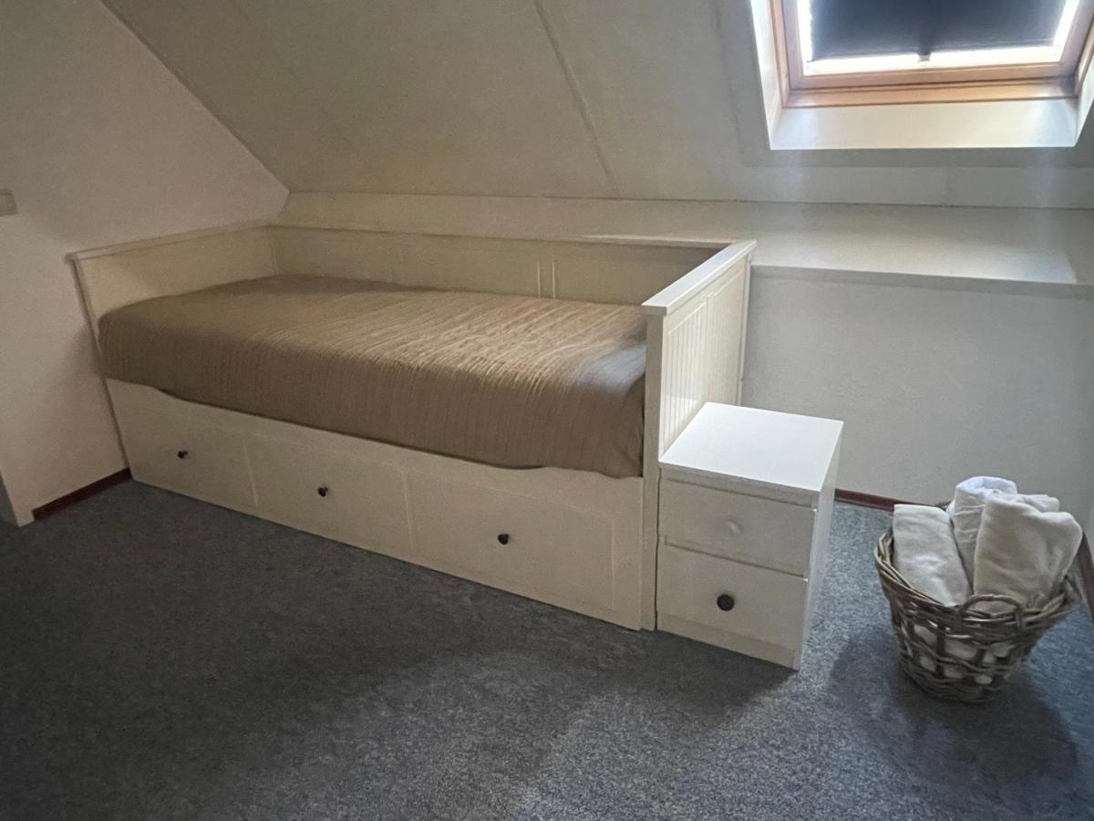 Freistehendes Ferienhaus Am See Naehe Roermond Heel Bagian luar foto