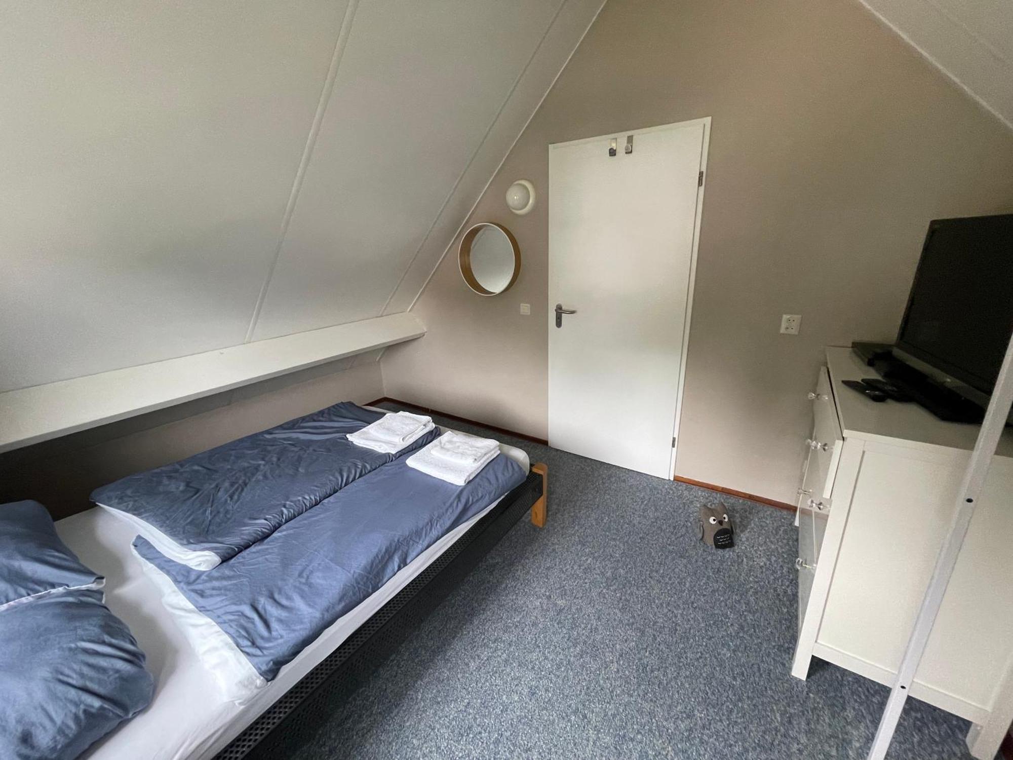 Freistehendes Ferienhaus Am See Naehe Roermond Heel Bagian luar foto