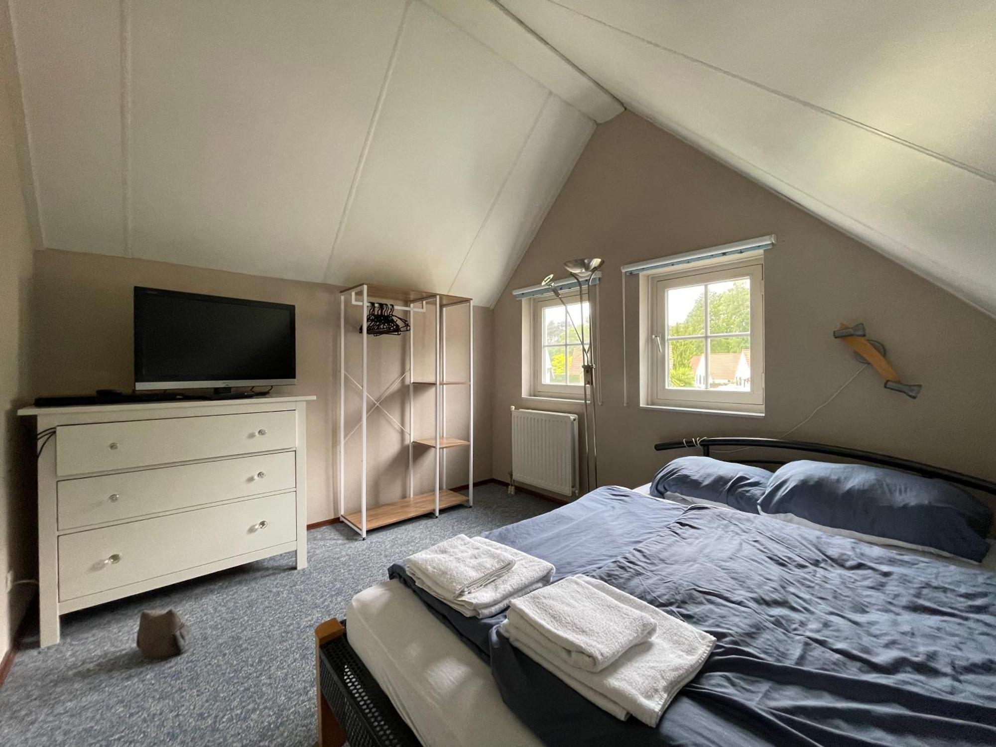 Freistehendes Ferienhaus Am See Naehe Roermond Heel Bagian luar foto